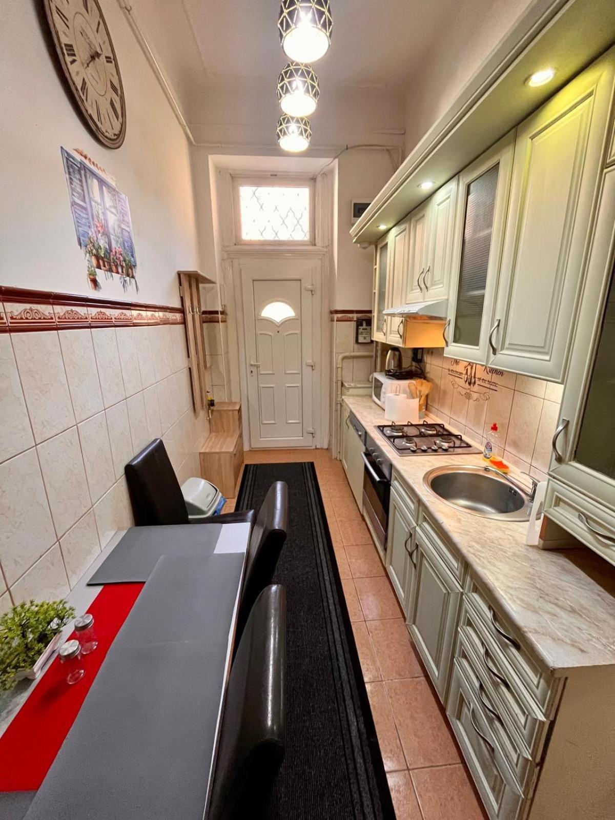 Kalvaria With Balcony, Free Parking And Ac Budapeşte Dış mekan fotoğraf