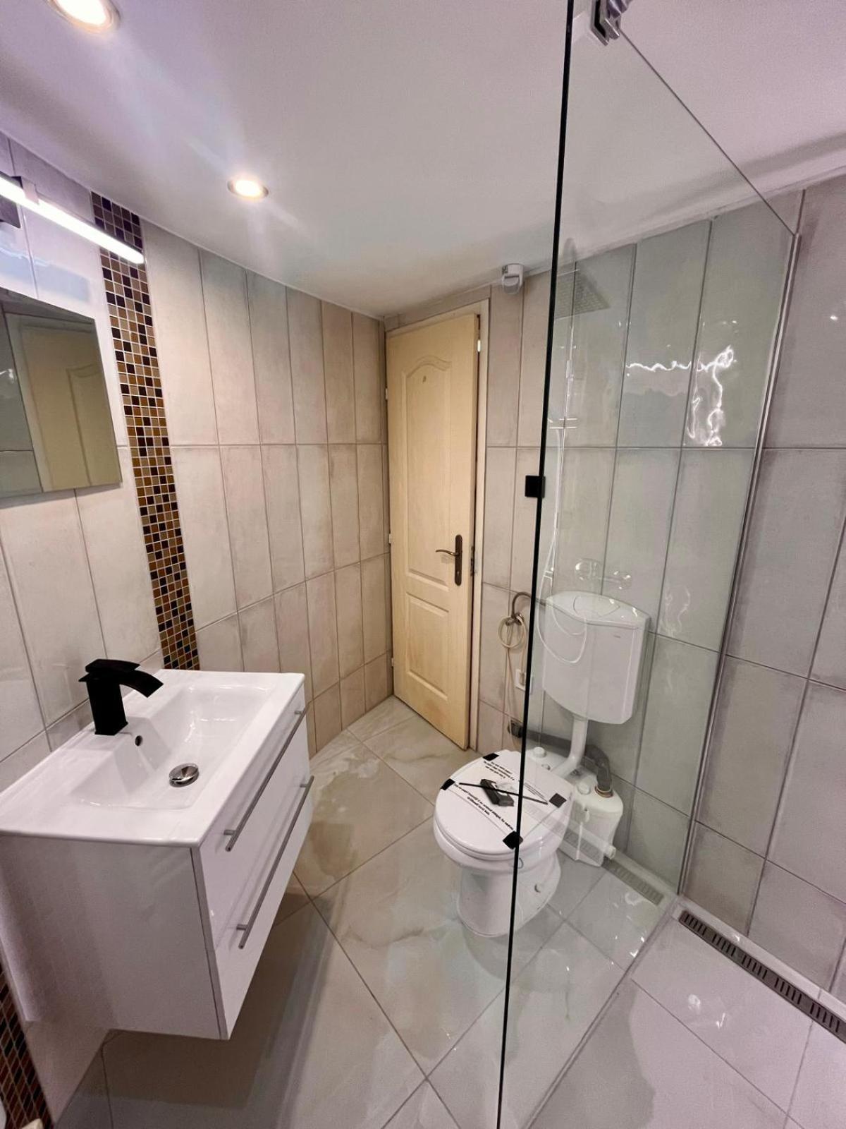 Kalvaria With Balcony, Free Parking And Ac Budapeşte Dış mekan fotoğraf
